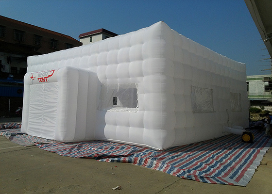 Porcellana Tenda gonfiabile gonfiabile bianca impermeabile di evento della tenda di campeggio 10mLX10mWX4.2mH fornitore