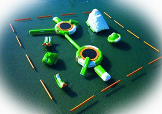 Porcellana 3 anni della garanzia del PVC dell'acqua dei giochi gonfiabili del parco di parco di galleggiamento gonfiabile dell'acqua fornitore