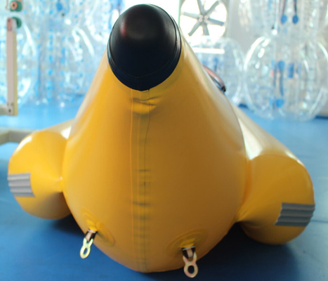 Giocattoli trainabili gonfiabili del parco dell'acqua della barca di banana della persona di estate 6 per gli adulti fornitore