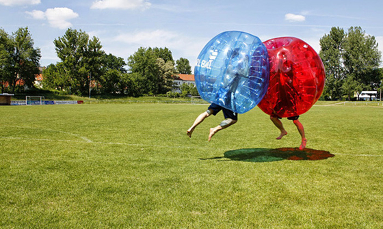 Palla gonfiabile rossa/blu/arancio del paraurti del compagno di millimetro TPU di calcio 1,00 della palla della bolla fornitore